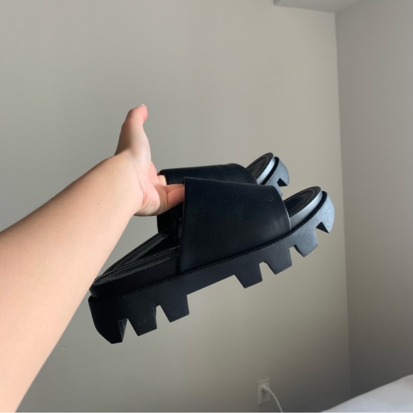 UO roxy chunky slides - Picture 2 of 4